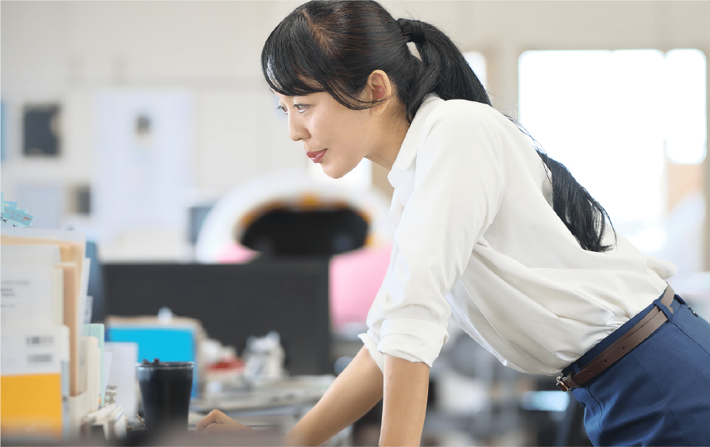 営業職の女性社員イメージ